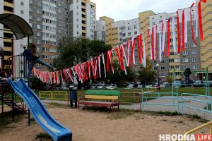 51 двор з 500 адрамантуюць у Гродне да 1 ліпеня. У адным з іх жыхары будуюць паркоўку за свой кошт двор пушкина