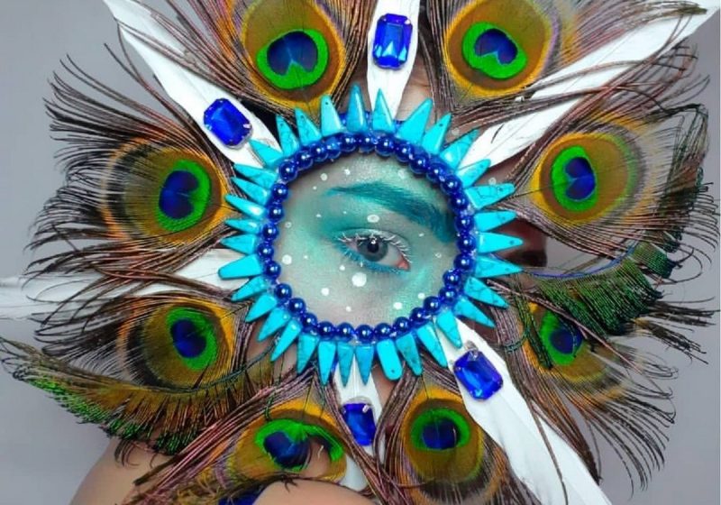 Маргарита Баринова, украшения из перьев