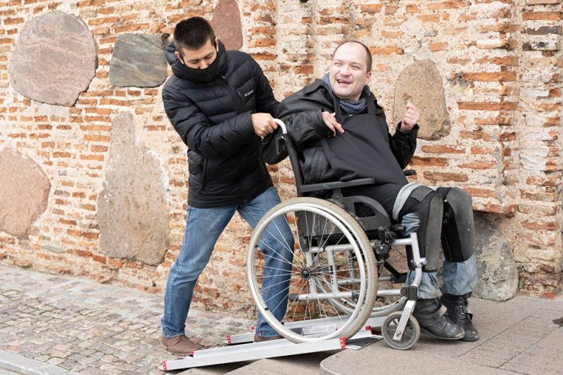 Інклюзіўны шпацыр праекта "Пайшлі-Паехалі" ў лістападзе 2021 года. Ілюстрацыйнае фота Hrodna.life