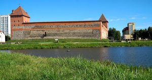“Лідскае піва” зладзіць беларускую дыктоўку. Чым больш людзей напіша, тым больш грошай атрымае Лідскі замак “Лідскае піва” зладзіць беларускую дыктоўку. Чым больш людзей напіша, тым больш грошай атрымае Лідскі замак