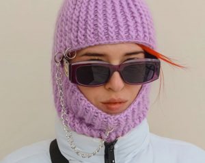 "У Гродне не прыжыліся". Як гродзенцы вяжуць і носяць балаклавы (не тыя, пра якія вы падумалі) Балаклава. Фото: instagram.com/streetknit/