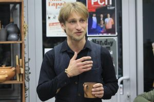 Уласнік беларускай крамы: “Наўрад ці нехта задаецца пытаннем, навошта вы плоціце” (абноўлена) Андрэй Несцяровіч у Цудоўні. Фото: Facebook героя