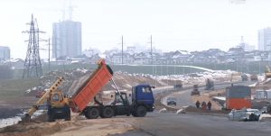 Без верхняга слоя асфальту, але з асвятленнем: дарогу ад Азёрскай шашы да Забалаці адкрыюць зусім хутка Без верхняга слоя асфальту, але з асвятленнем: дарогу ад Азёрскай шашы да Забалаці адкрыюць зусім хутка