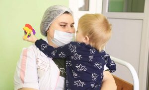 У Гродне аднавілі праект “Няня замест маці”. Чым ён займаецца і як яму дапамагчы