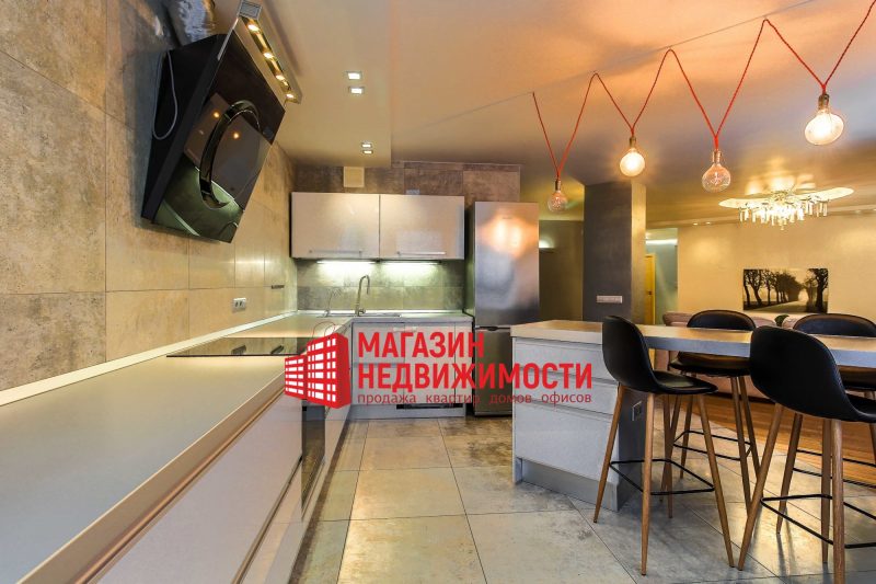 Нерухомасць тыдня: купіць кватэру з неардынарнай планіроўкай у Гродне кухня в квартира