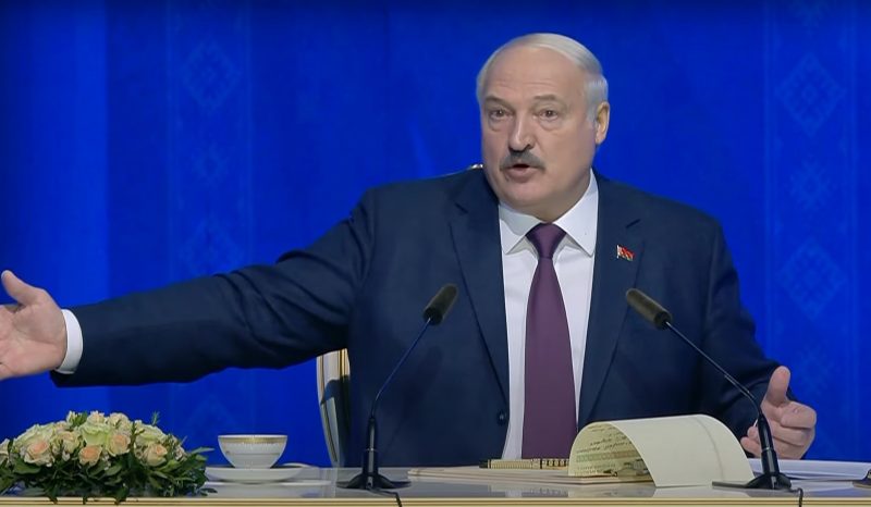 Лукашенко предложил обменять Почобута на Латушко и “всю группу”, а Борис назвал “своей” Лукашенко выступает