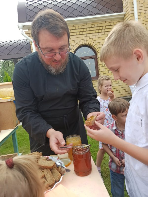 Георгій Рой з пчоламі