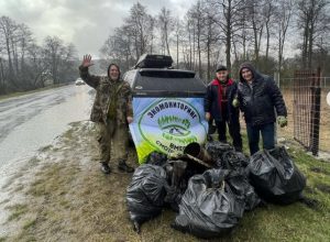 “Гаўняшачка сцякае ў рэчку”. У раку пад Навагрудкам трапілі сцёкавыя воды і забілі рыбу Прыборка "Экаманіторынга"