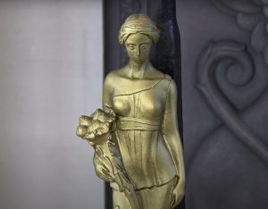 "Карані": Наталля Дораш – пра натхненне з мінулага, беларускія хаткі і містычную сувязь з дзедам-фатографам скульптура дзяўчыны