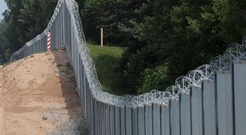 Украінскія крыніцы: пад Гродна прыбылі каля 100 вагнераўцаў, каб ладзіць правакацыі на межах з Польшчай і Літвой польско-белорусская граница - забор, польска-беларуская мяжа, мігранты