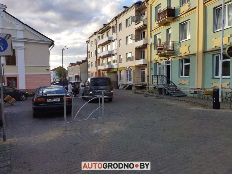 У Гродне рыхтуюць праект для шлагбаума, які ўжо стаіць. Колькі ён каштуе? шлагбаум на Дамініканскай