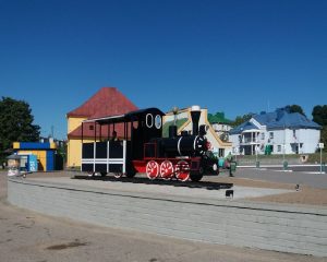 У Навагрудку, дзе няма чыгункі, усталявалі помнік паравозу. Тлумачым, адкуль ён там Паравоз