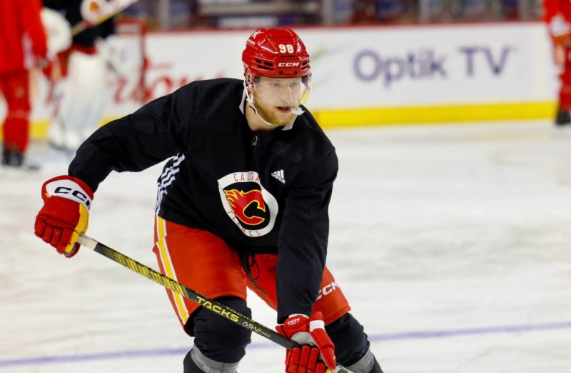 Белорусский хоккеист Илья Соловьев дебютировал в НХЛ