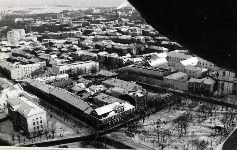 Цэнтр Гродна, зіма 1988 года. Крыху правей цэнтра кадра бачна Гродзенская турма №1