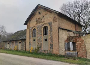 Былы спіртзавод (бровар) Скіндараў у вёсцы Міхайлаўшчына Гальшанскага сельсавету. Фота: Беларуская ўніверсальная таварная біржа