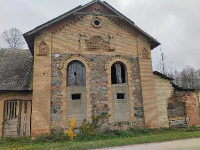 Былы спіртзавод (бровар) Скіндараў у вёсцы Міхайлаўшчына Гальшанскага сельсавету. Фота: Беларуская ўніверсальная таварная біржа