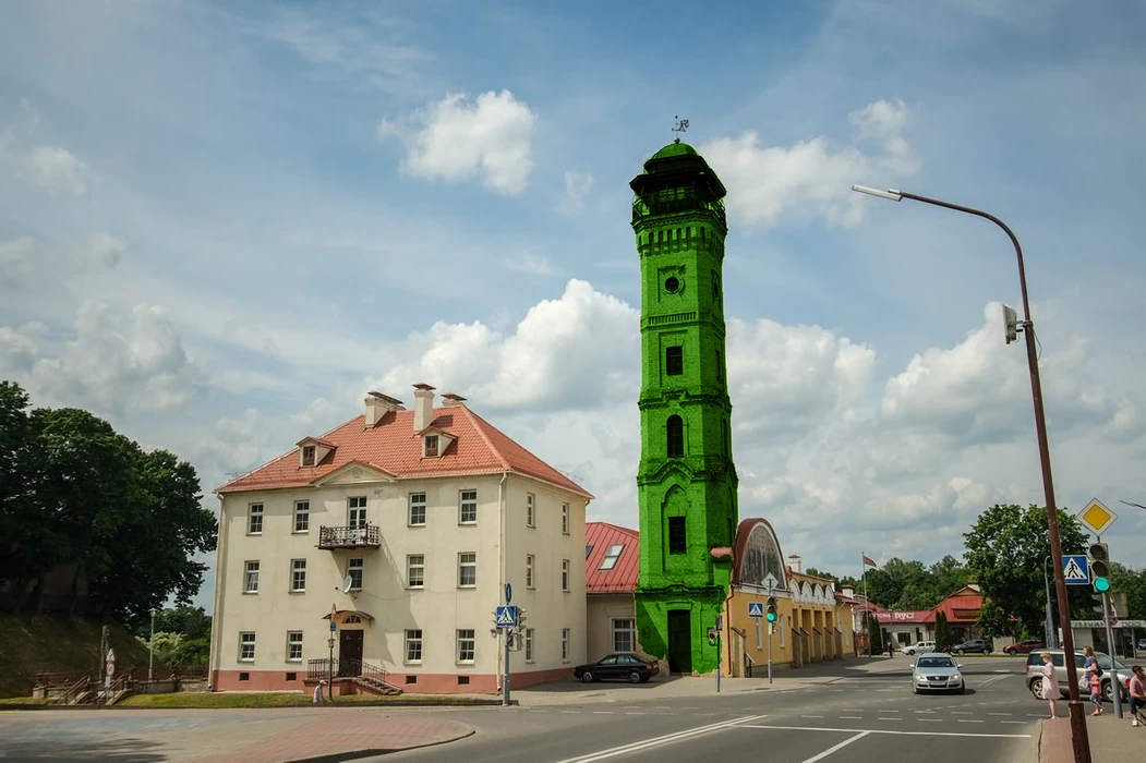 Гродненская пожарная каланча в зеленом цвете ко Дню святого Патрика