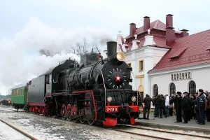 Рэтра-паравоз прыбывае на станцыю "Парэчча", 2012 год. Фота: rw.by