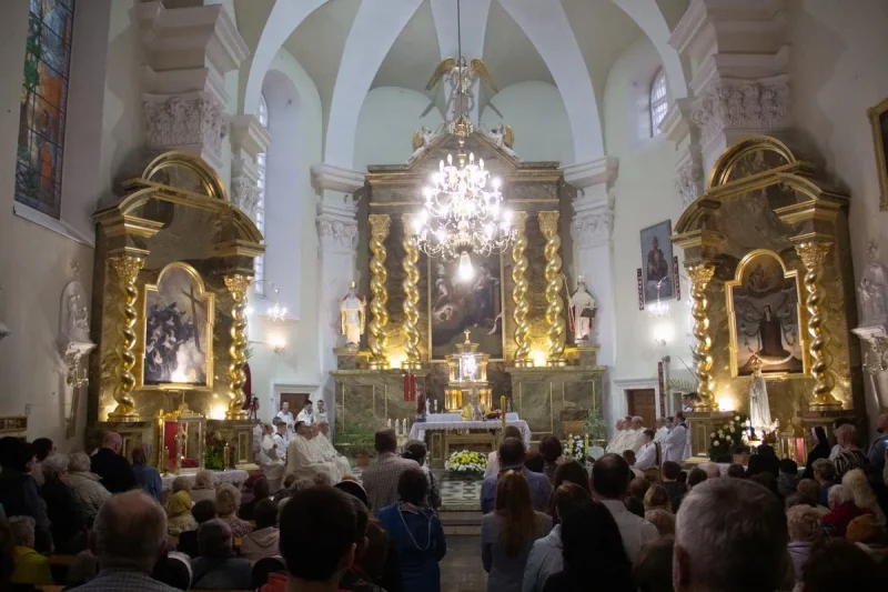 Асвячэнне новых алтароў пабрыгіцкага касцёла