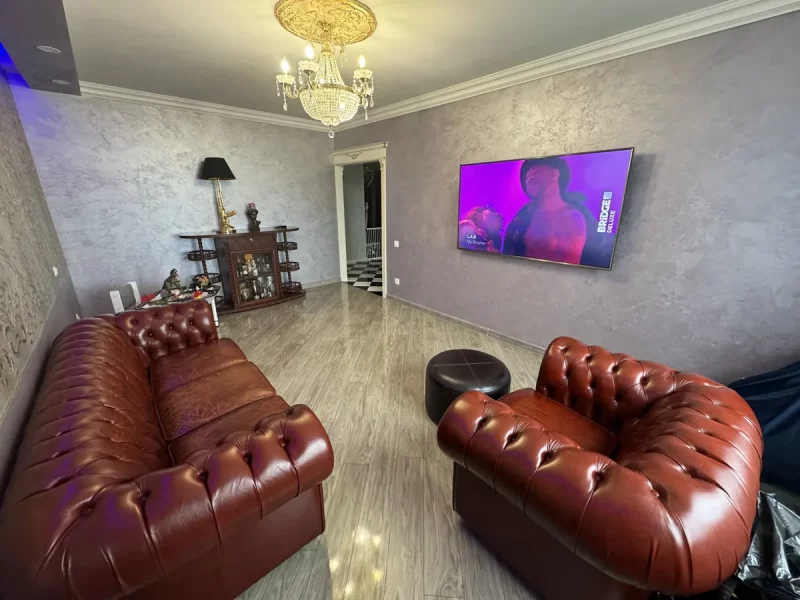 Нерухомасць тыдня: трошка ў класічным стылі з "залатымі" мілітары-таршэрамі Кватэра на Агінскага.