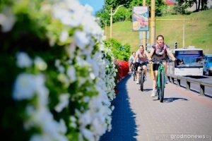Кветкавая сцяна на гродзенскім Старым мосце