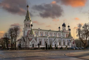 "Мая мэта - наведаць усе краіны свету". Прафесійны падарожнік з Паўночнай Ірландыі наведаў Гродна Праваслаўны сабор у Гродне. Фота: iStock