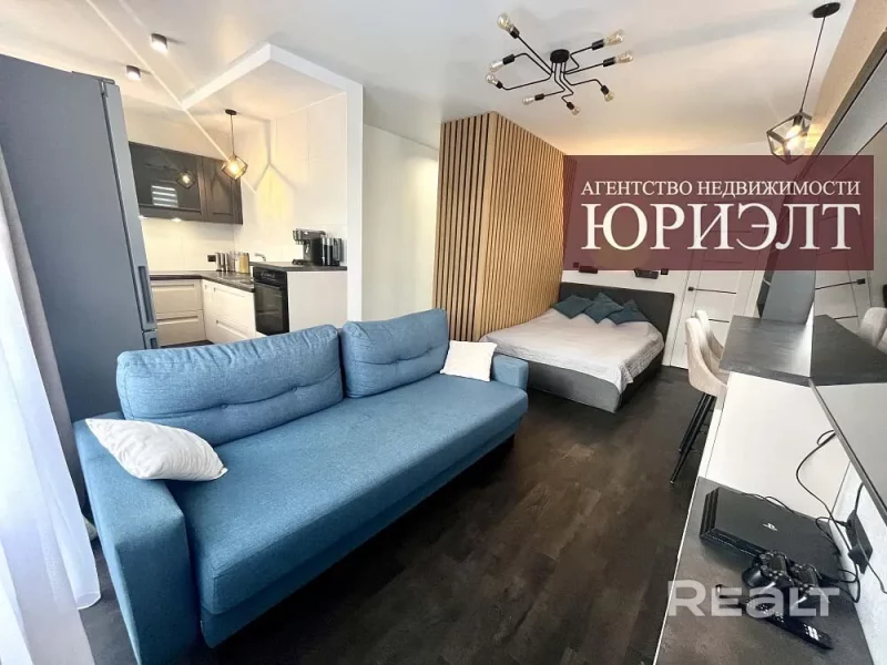 Нерухомасць тыдня: студыя ў цэнтры на 30 "квадратаў" з працоўнымі і спальнымі месцамі Кватэра-студыя на Леніна.