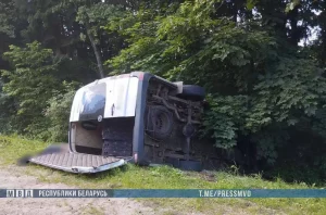 Маршрутка сутыкнулася з возам: другое падобнае здарэнне за тыдзень у Гродзенскай вобласці Здарэнне, маршрутка, навагрудскі раён
