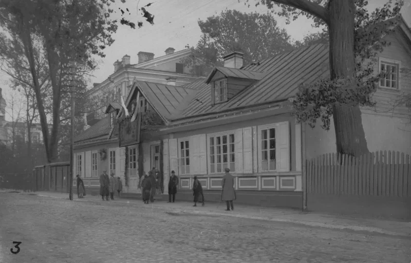 Школьныя выпускныя, ветэраны-жабракі і развітанне з дырэктарам: чым жыў Гродна 100 гадоў таму (24-30 чэрвеня 1924 года) Вуліца Ажэшкі ў Гродне ў міжваенны час. Фота: NAC