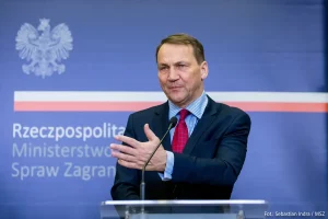 Польшча задумалася пра закрыццё ўсіх пунктаў пропуску на мяжы з Беларуссю Кіраўнік МЗС Польшчы Радаслаў Сікорскі. Фота: Flickr / Ministry of Foreign Affairs of The Republic of Poland