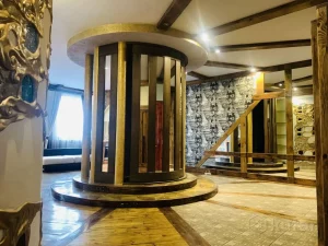 Нерухомасць тыдня: эклектычная двушка з круглай шафай-подыумам Кватэра на Парахавой. Фота: "Куфар"