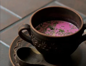 Крэмавы, з бульбай і на кефіры. Дзе ў Гродне пачаставацца халадніком Халаднік у кафэ "Карчма". Фота: instagram.com/karchma.grodno