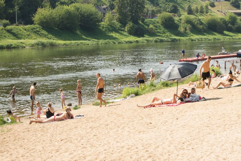 "Тут патануў чалавек". У Гродне ўсталююць інфармацыйныя знакі на пляжах Пляж на Нёмане.