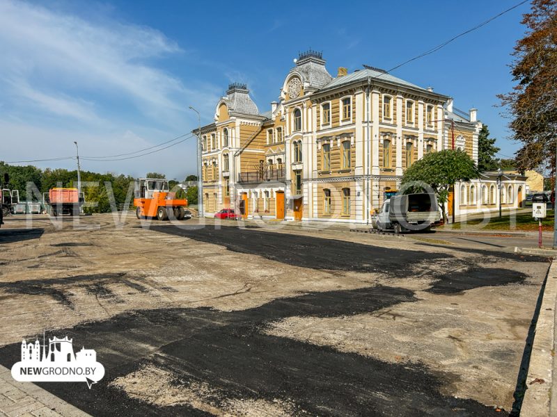 Рамонтныя работы на стаянцы на вуліцы Вялікай Траецкай. Фота: NewGrodno.by