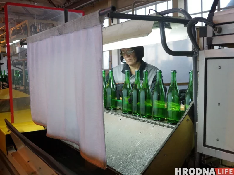 Гродзенскі шклозавод, на якім выпускаюць зялёныя бутэлькі