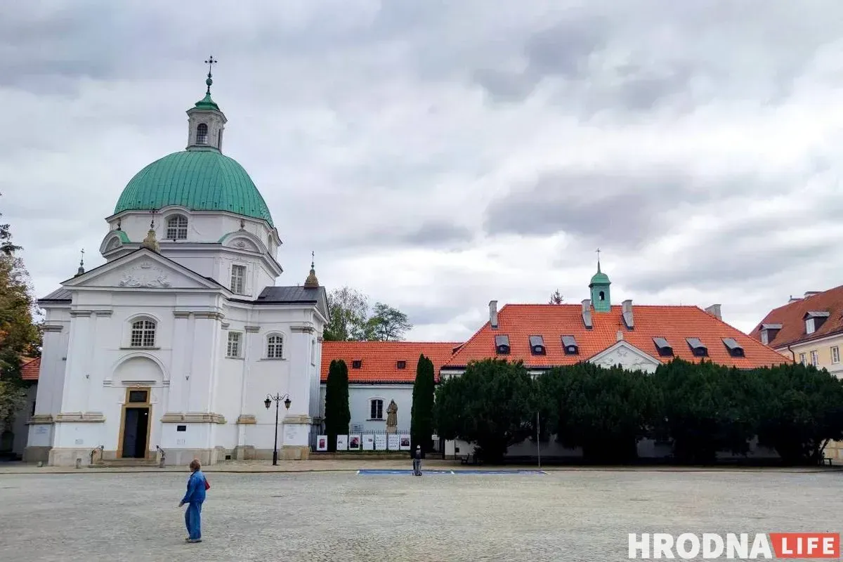 Касцёл і кляштар сакрамэнтак у Варшаве. Фота: Hrodna.life