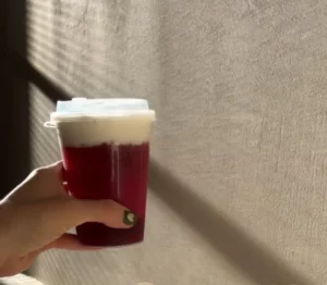 Чай са сметанковым крэмам і альтэрнатыўная кава: у цэнтры Гродна адкрылася новая кавярня Brew.Tea.Full чай у кавярні Brew.Tea.Full