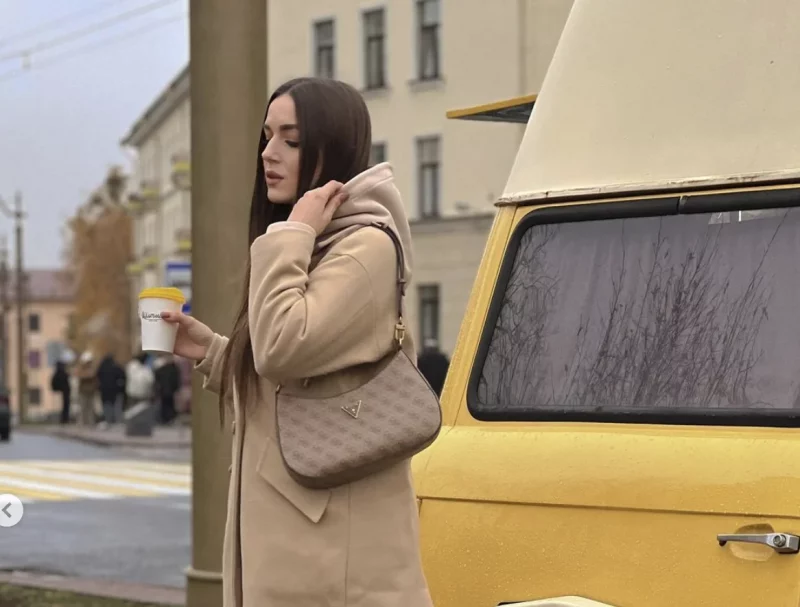 Гарбузовы латэ і атмасфера Хэлоўіна. Дзе ў Гродне выпіць восеньскую каву Кавярня-фудтрак "Жоўты"