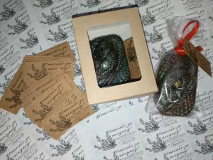 Гродзенка змагаецца з артрытам — і робіць свечкі "Гульня тронаў". Яна спадзяецца на прасоўванне і салідарнасць (абноўлена) Свечкі ручной працы. Фота: instagram.com/ikotovacandle/