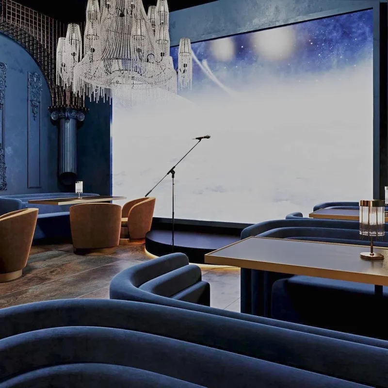 Ар-дэко і крыштальная люстра. У падвале на Замкавай у Гродне адкрываюць караоке Интерьер караоке-клуба "Ворона". Источник: Instagram vorona.karaokeclub