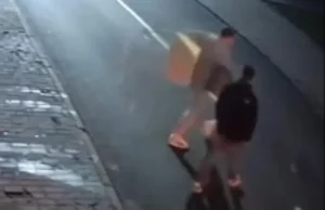 Гродзенцы скралі з фасада крамы дэкаратыўны торт. Цяпер імі займаецца Следчы камітэт Камеры крамы зафіксавалі момант знікнення "торта". Крыніца: УУС Гродзенскага аблвыканкама