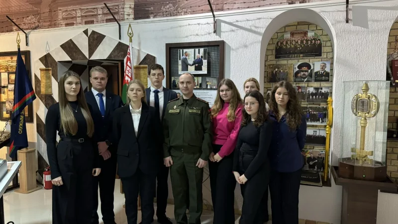 Гродзенскім студэнтам на экскурсіі ў турме распавялі пра "самыя камфартабельныя ўмовы" Студэнты ГрДМУ на экскурсіі ў турме №1 горада Гродна