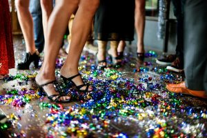 Шампанскае за 8 руб., карпаратыў - ад 50 руб. У МАРГ распавялі пра кошты на навагоднія прадукты і мерапрыемствы Шампанскае за 8 руб., карпаратыў - ад 50 руб. У МАРГ распавялі пра кошты на навагоднія прадукты і мерапрыемствы