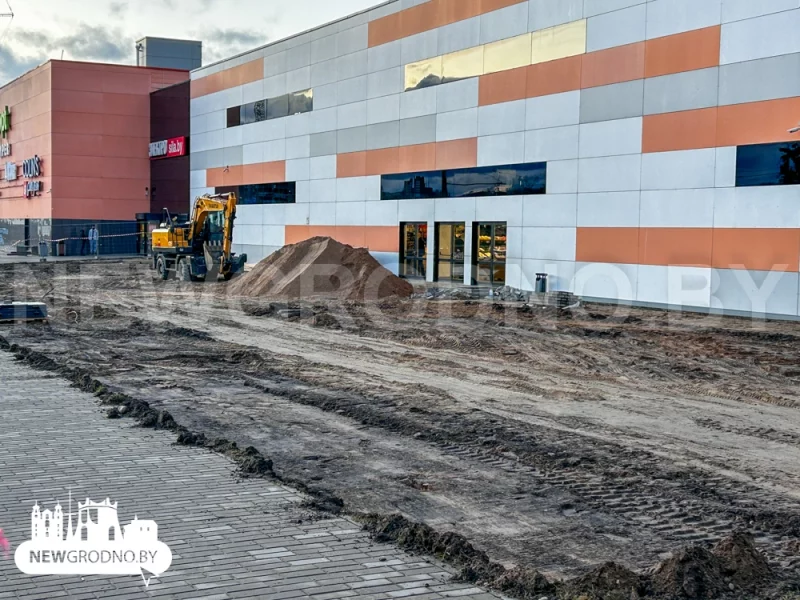 OldCity пашыраецца: у гандлёвага цэнтра будуюць павільёны для новых кафэ і крам OldCity пашыраецца: у гандлёвага цэнтра будуюць павільёны для новых кафэ і крам