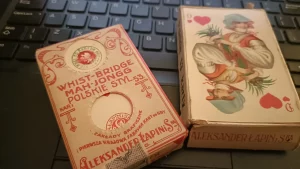 «Каштоўнасць для Гродна». Паляк выпадкова знайшоў запячатаную калоду карт з фабрыкі Лапіных карты лапиных нашли в польше