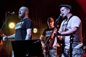 Назву гурта Dzieciuki і яго сацсеткі прызналі "экстрэмісцкімі". Падобна, што "экстрэмісцкай" стала і першая беларускамоўная газета Гурт Dzieciuki у час выступу. Крыніца: сацсеці гурта