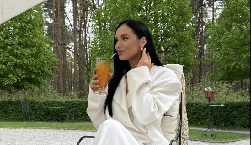 Mrs Globe з Гродна Лана Глумакова напісала кнігу пра «жаночы магнетызм»