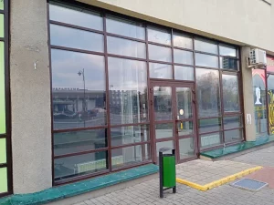 Былыя «Спорттавары» выставілі на аўкцыён: за колькі можна арандаваць краму ў цэнтры Гродна? Былы магазін "Спорттавары" на Ажэшкі ў Гродне. Фота: Гродзенскі цэнтр нерухомасці