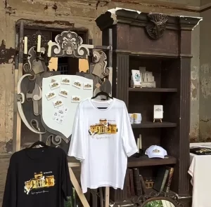 Для палаца ў Жамыслаўлі распрацавалі ўласны мерч. Як яго купіць? Сувеніры палаца ў Жэмыслаўлі