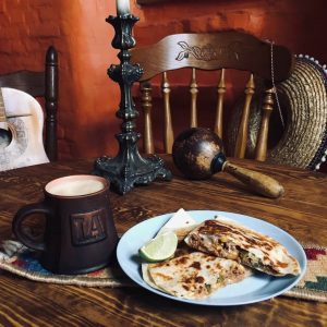 У Гродне зноў закрываецца мексіканскі бар Tres Amigos кесадилья в мексиканском баре в Гродно